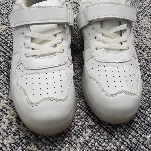 Boys light up shoes size 1 - Picture 2 of 5